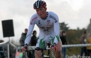 Guillaume BENOIT ARRIVE A LAVAL CYCLISME 53  