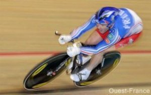 TOUS DERRIERE FRANCOIS PERVIS