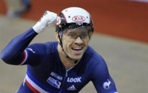FRANCOIS PERVIS VAINQUEUR SUR LA  PISTE  AU JAPON