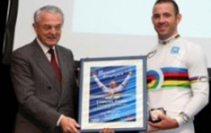 FRANCOIS PERVIS HONORE PAR LA MAYENNE