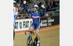 François PERVIS GAGNE LE KEIRIN EN COUPE DU MONDE SUR PISTE