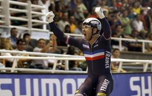 FRANCOIS PERVIS REALISE LE TRIPLE