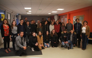 DES ELEVES CYCLISTES CANADIENS AU COLLEGE EMMANUEL DE MARTONNE A LAVAL