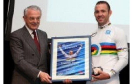 FRANCOIS PERVIS HONORE PAR LA MAYENNE