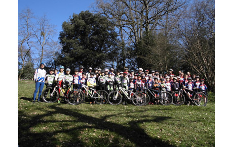 50 JEUNES VETETISTES AU STAGE 53 VTT